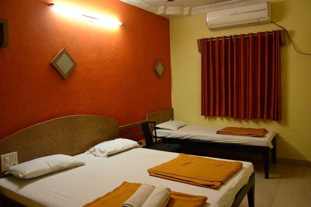 Hotel Madhava شيردي المظهر الخارجي الصورة