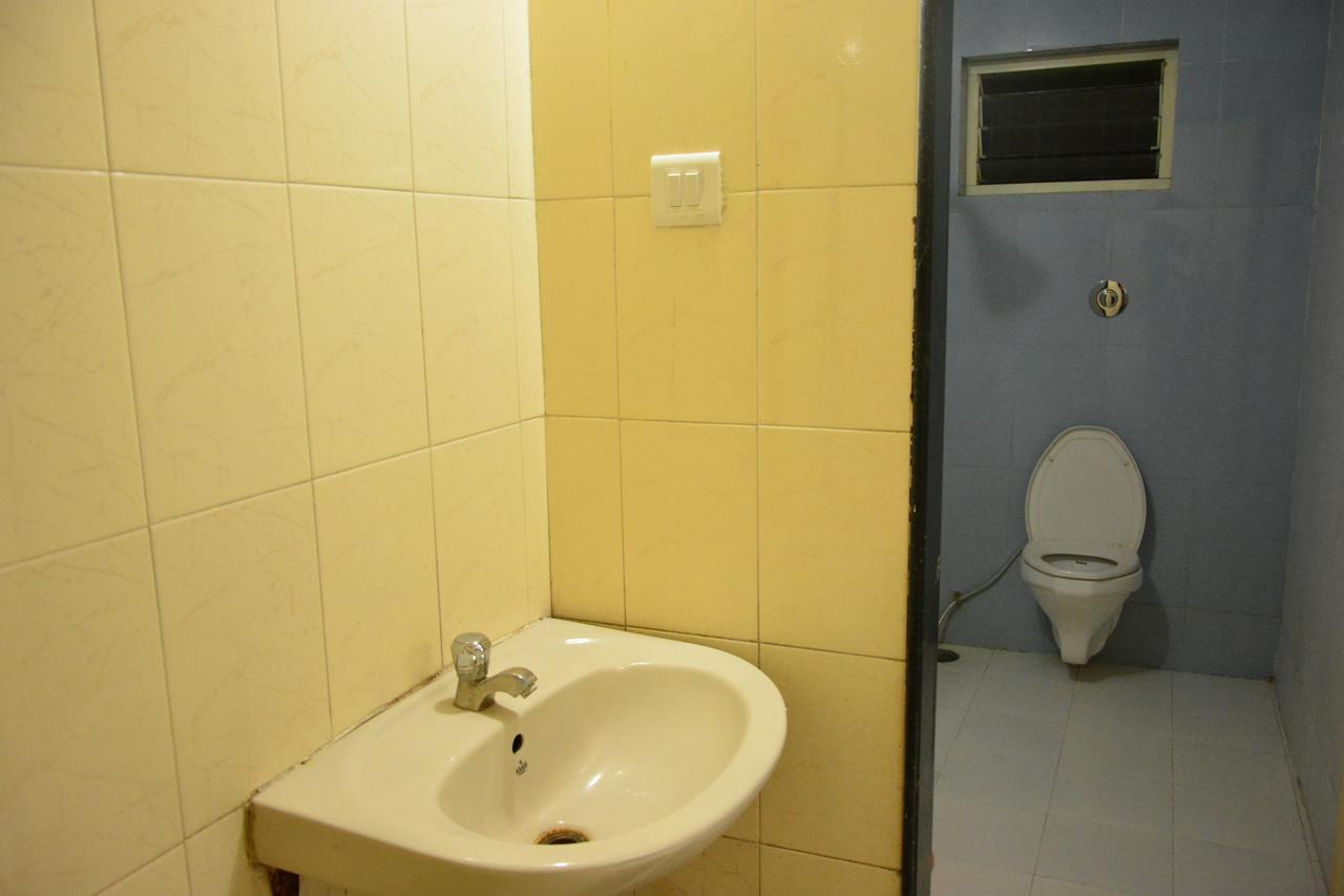 Hotel Madhava شيردي المظهر الخارجي الصورة