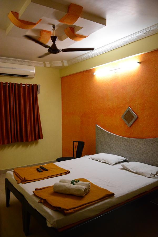 Hotel Madhava شيردي المظهر الخارجي الصورة