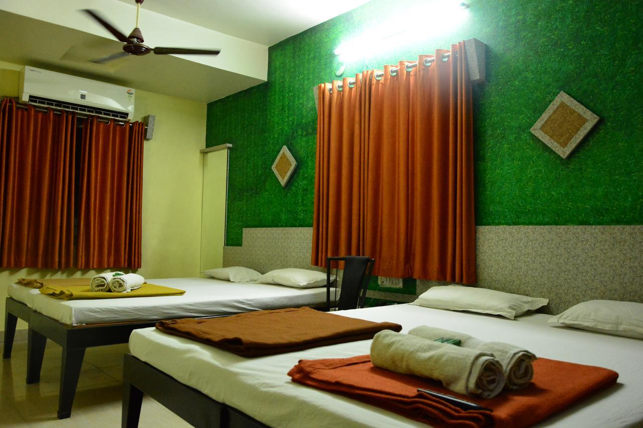 Hotel Madhava شيردي المظهر الخارجي الصورة