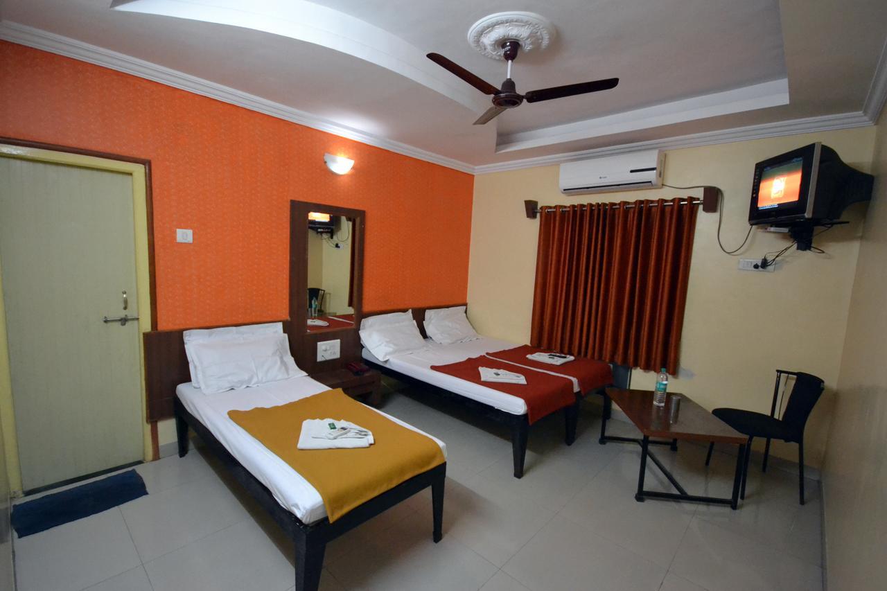 Hotel Madhava شيردي المظهر الخارجي الصورة