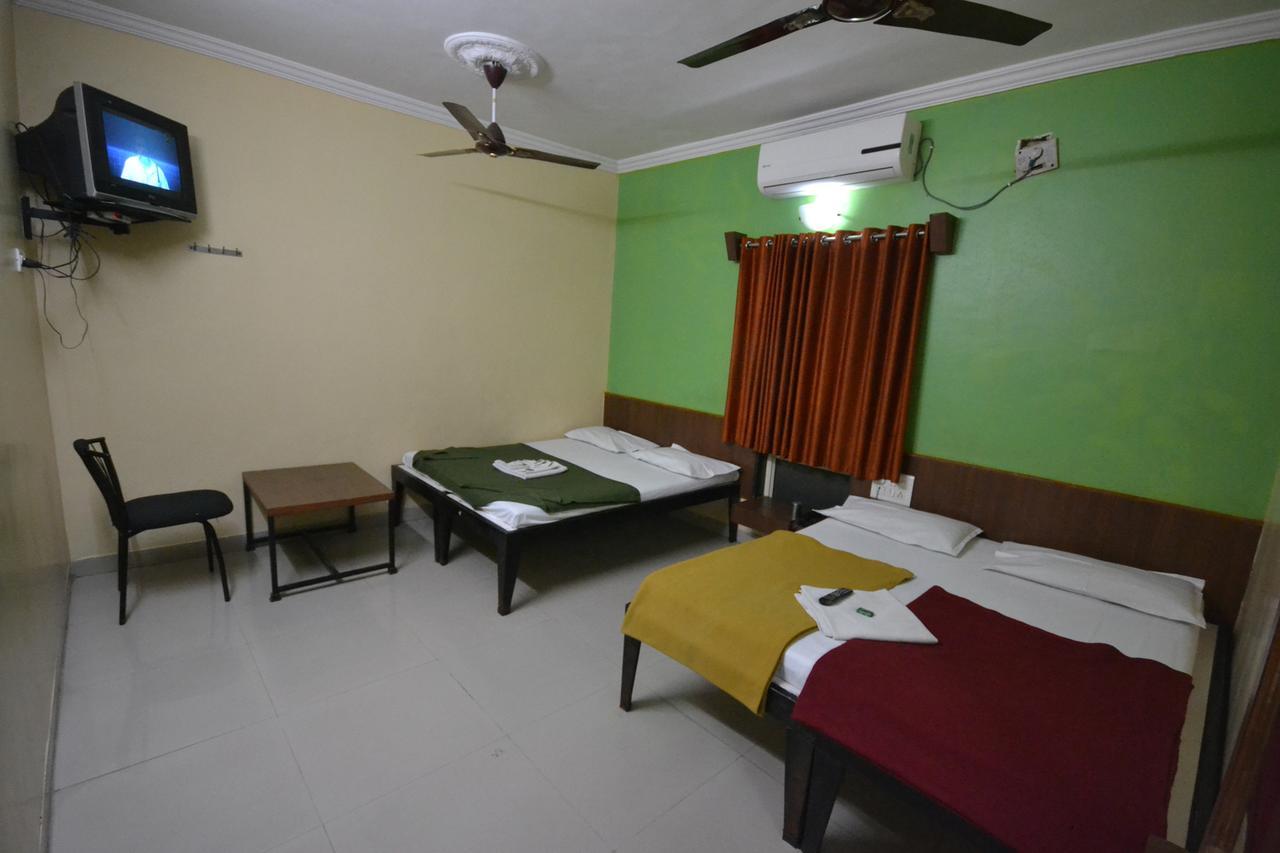 Hotel Madhava شيردي المظهر الخارجي الصورة