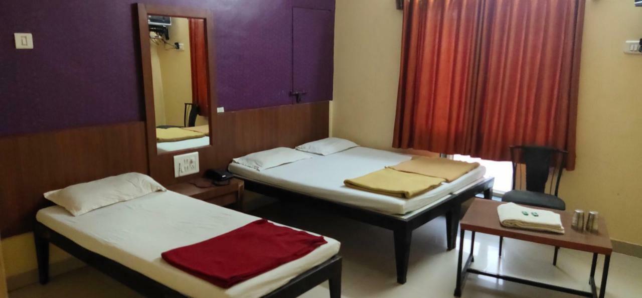 Hotel Madhava شيردي المظهر الخارجي الصورة